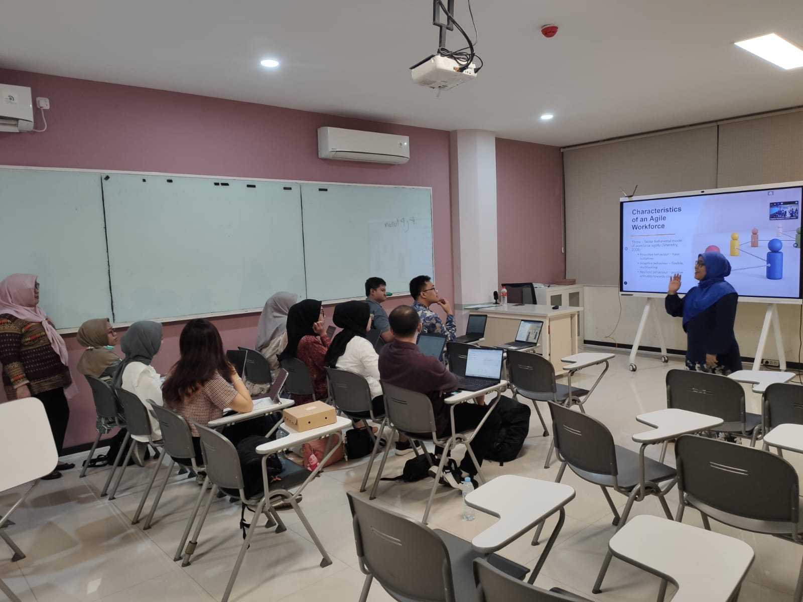 Lecturer Exchange: Kolaborasi FEB UNTAG Surabaya dengan Universiti Teknologi MARA (UiTM) Malaysia