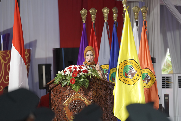 WISUDA: SAMBUTAN OLEH KETUA LLDIKTI WILAYAH VII IBU PROF. DR. DYAH SAWITRI., SE., MM. 