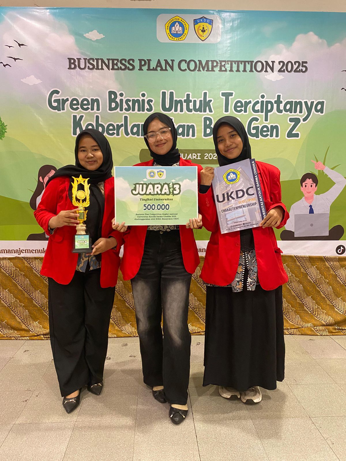 PEMENANG JUARA 3:  Business Plan Competition Tahun 2025 di Universitas Katolik Darma Cendika