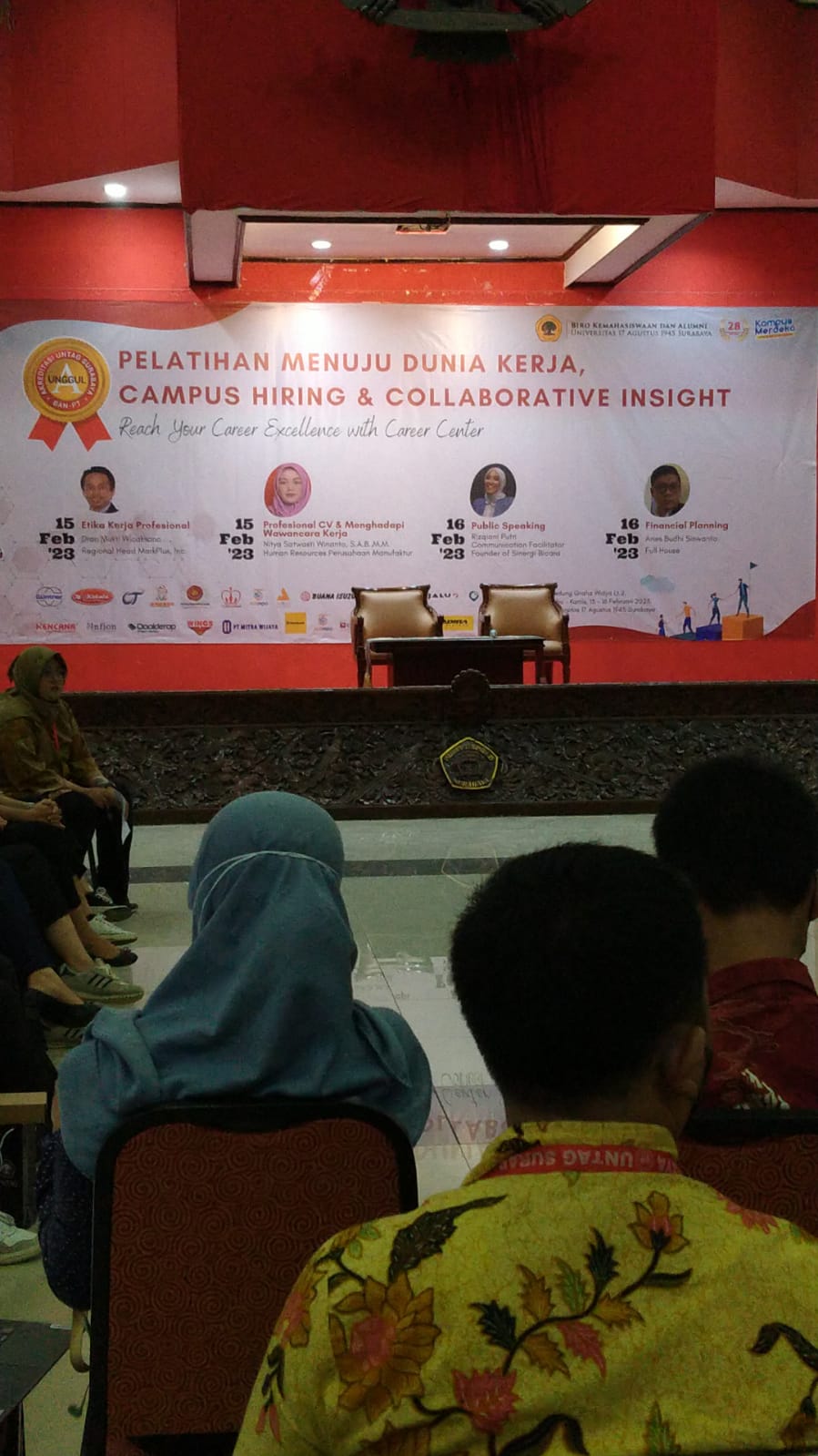 "Pelatihan Menuju Dunia Kerja, Campus Hiring & Collaborative insight"