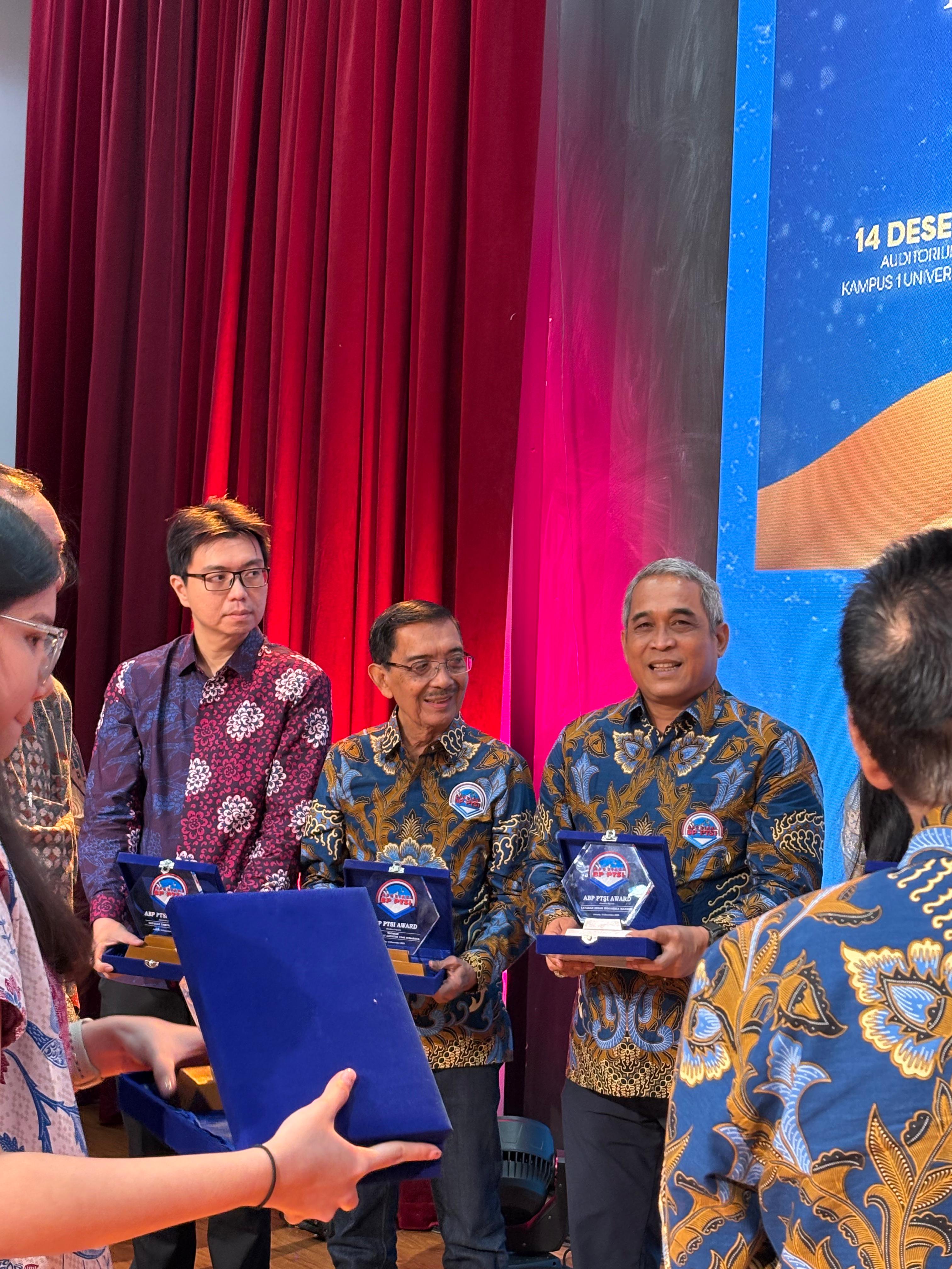 PENGHARGAAN UNTUK YPTA UNTAG SURABAYA